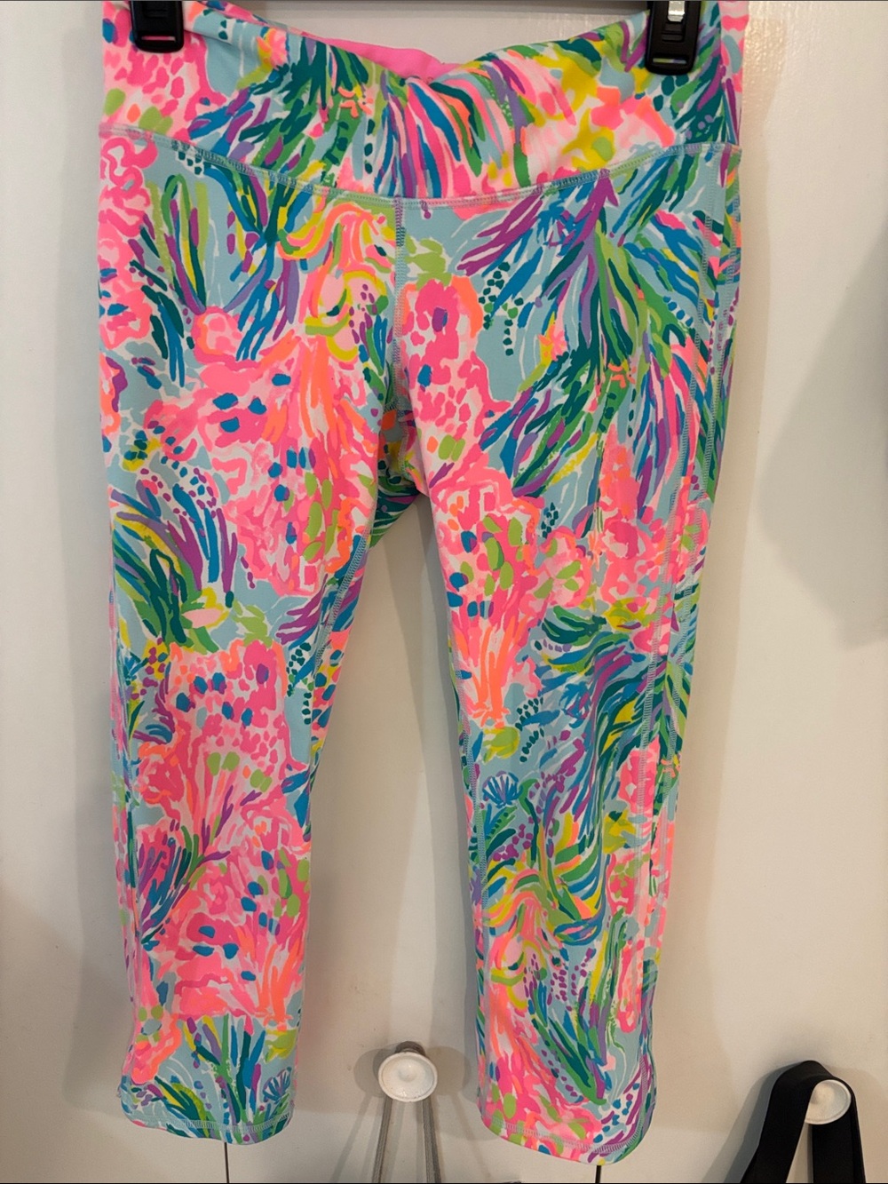 Lilly Pulitzer Luxletic Vibrant Floral Capri Leggings,M